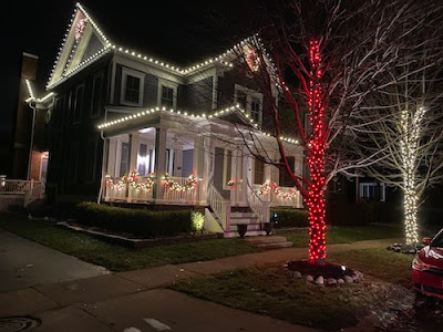 Professional Christmas light installer Ann Arbor