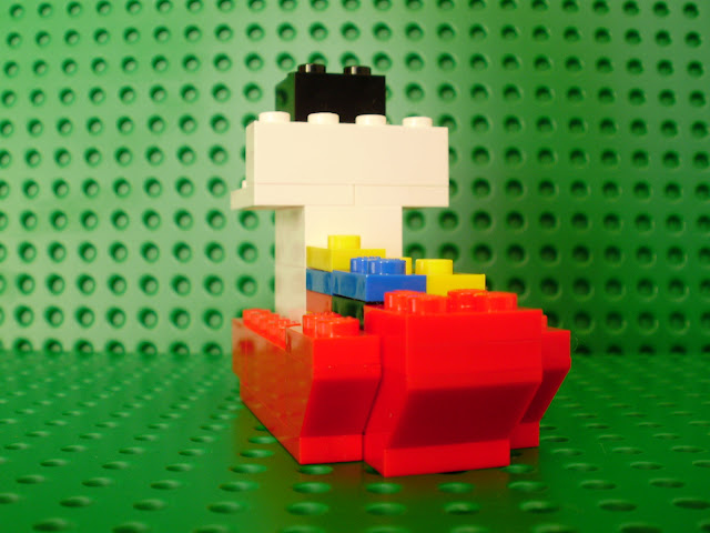 MOC LEGO navio com contentores em micro escala