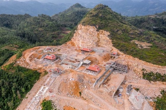 Xẻ núi xây chùa Lũng Cú, Hà Giang ‘tiền trảm hậu tấu’
