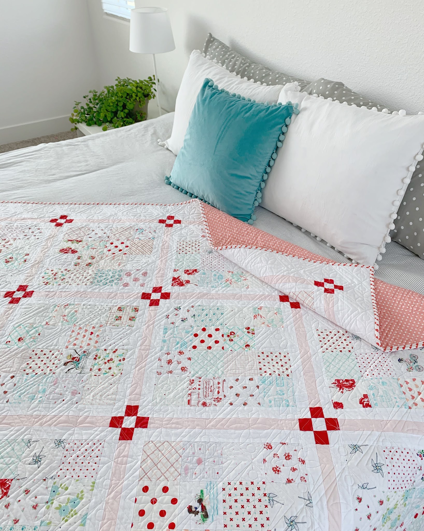 Woodberry Way Chamomile Quilt in Red and Pink