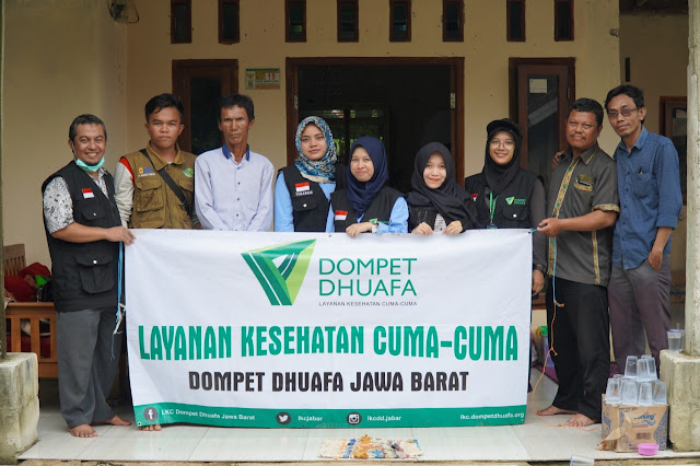 LKC Dompet Dhuafa Datangi Warga Korban Banjir di Sembilangan Babelan Tarumajaya LKC Dompet Dhuafa Datangi Warga Korban Banjir di Sembilangan Babelan Tarumajaya