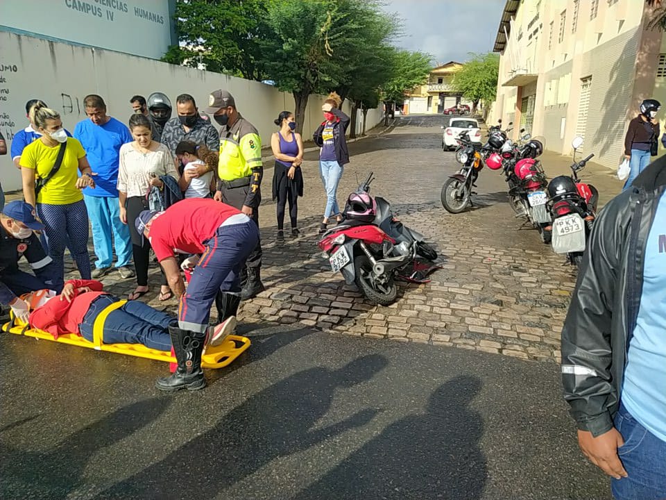 Jacobina: Mulher e criança ficam feridas em acidente no bairro Estação