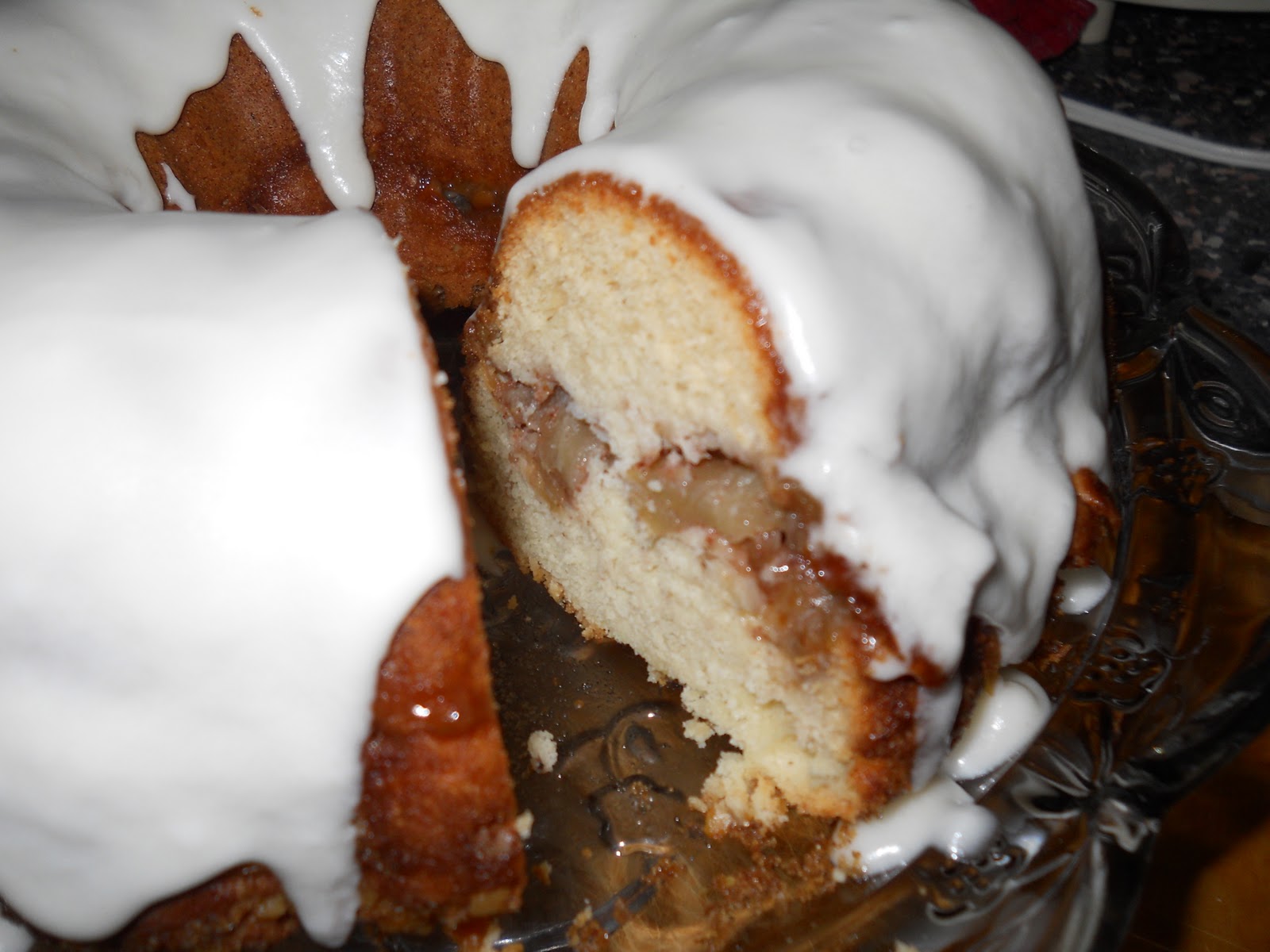 Creative Commotion Apple Sour Cream Bundt Cake = YUMMY!