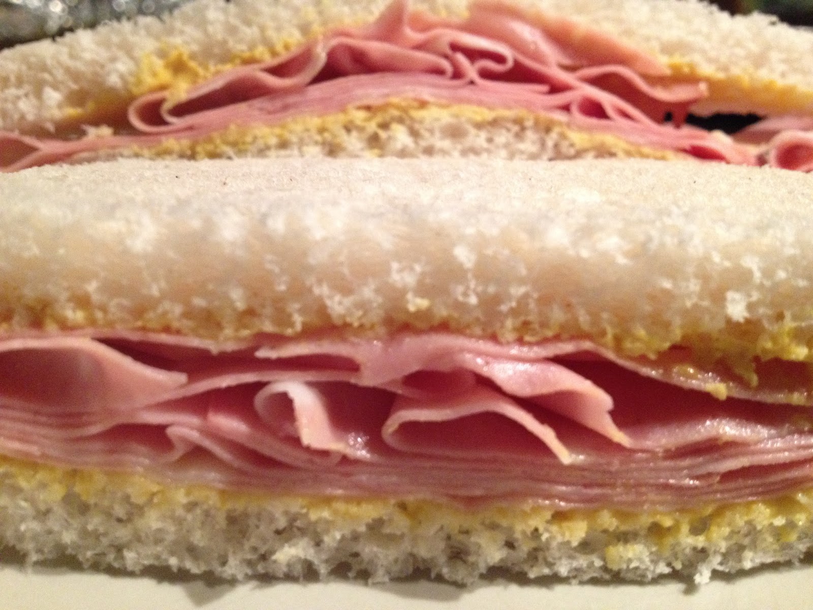 El gastrónomo Sandwich de mortadela con mostaza Minnesota sandwich