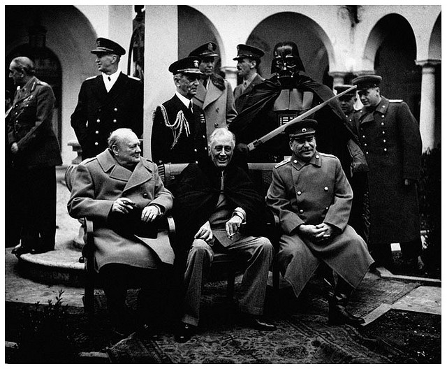 Agan Harahap. Toyib. Super Hero. Doctor Ojiplático. Conferencia de Yalta, Feb 1945