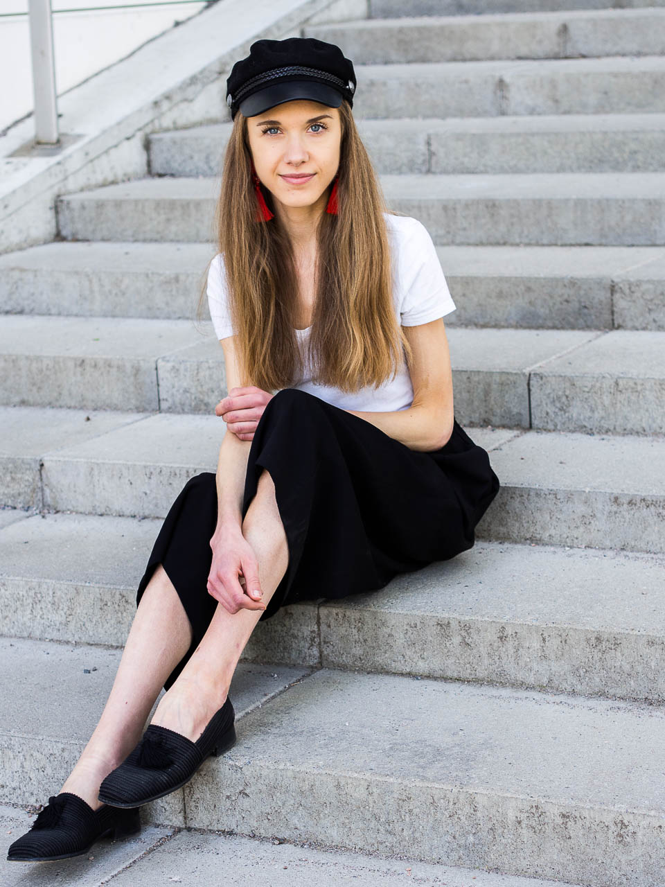 black-and-white-minimalist-summer-outfit