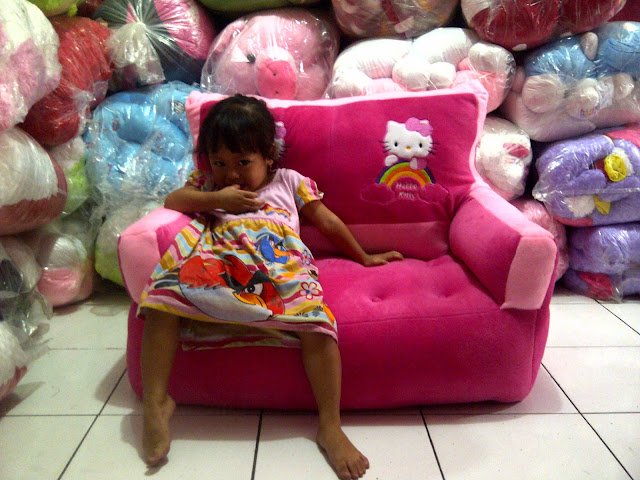 Sofa Boneka Twin Pink Hello Kitty