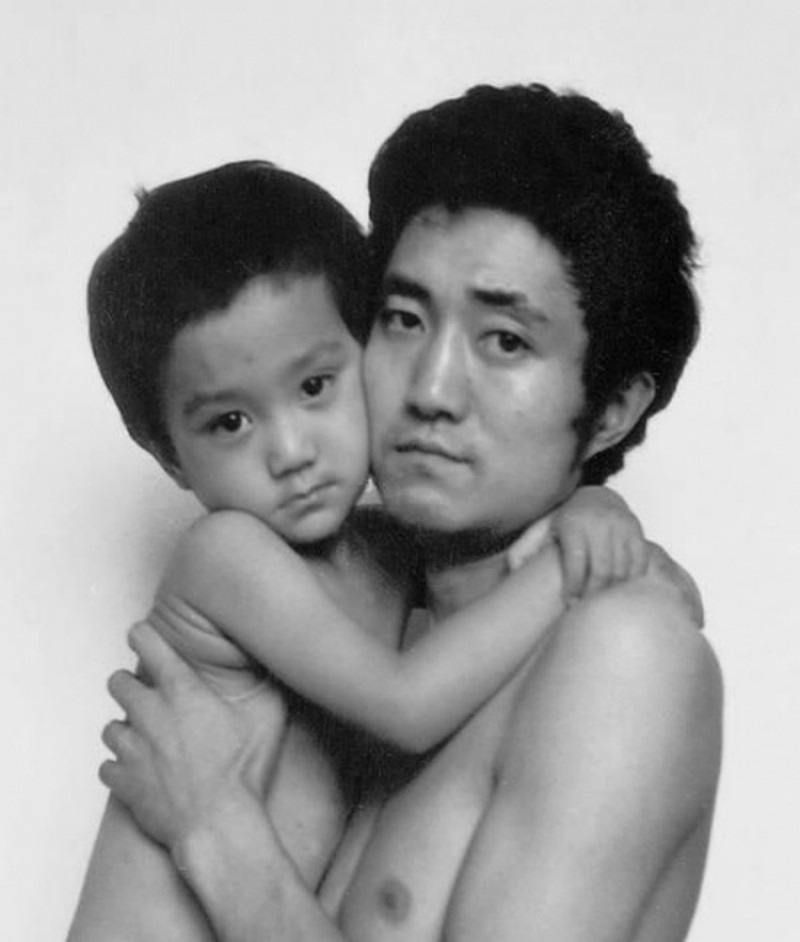 Foto 26 Tahun Bersama Sang Anak yang Kuras Air Mata Netizen