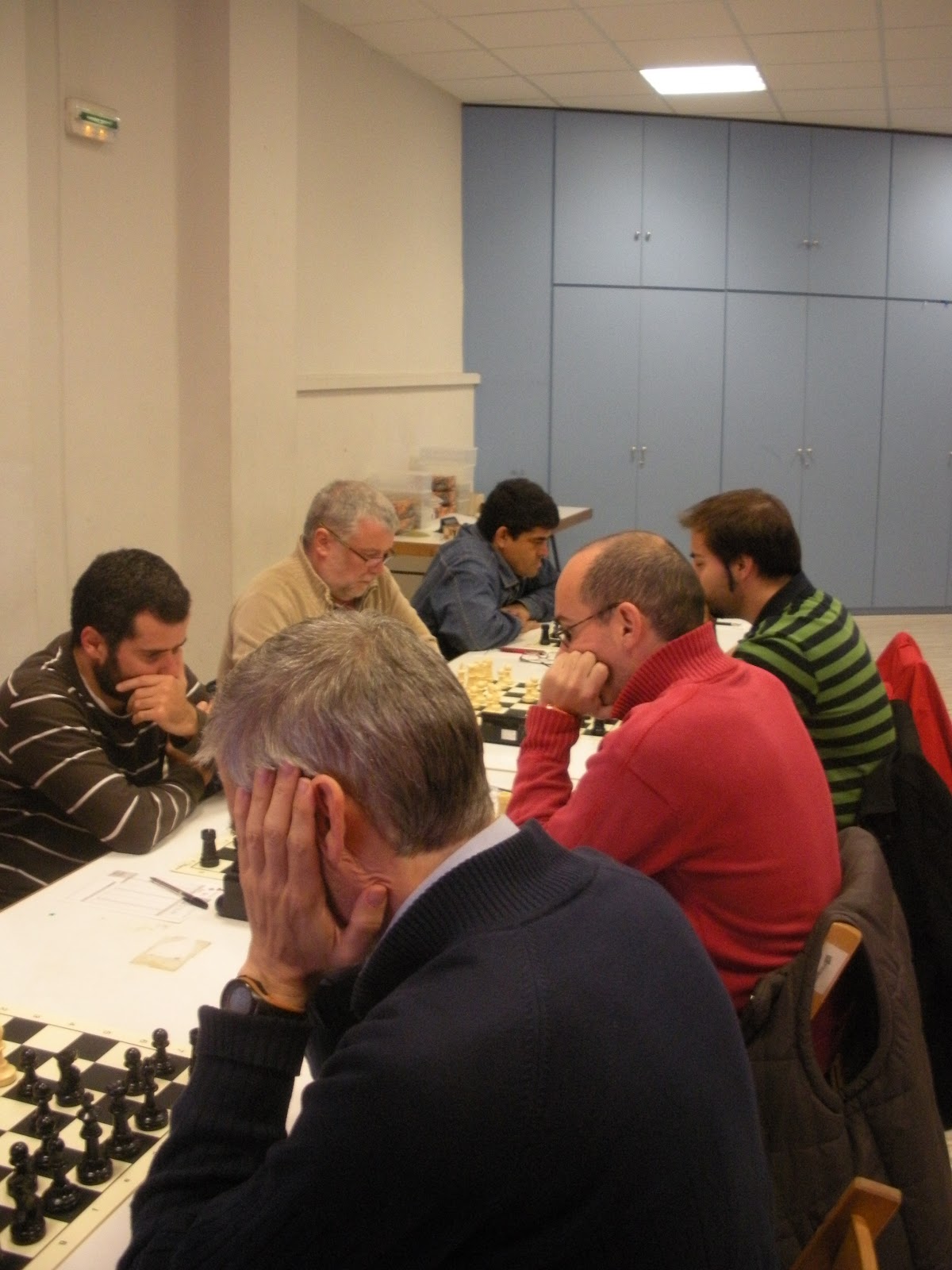 Visita relámpago de Carlsen: reunión con la FIDE, cena en una
