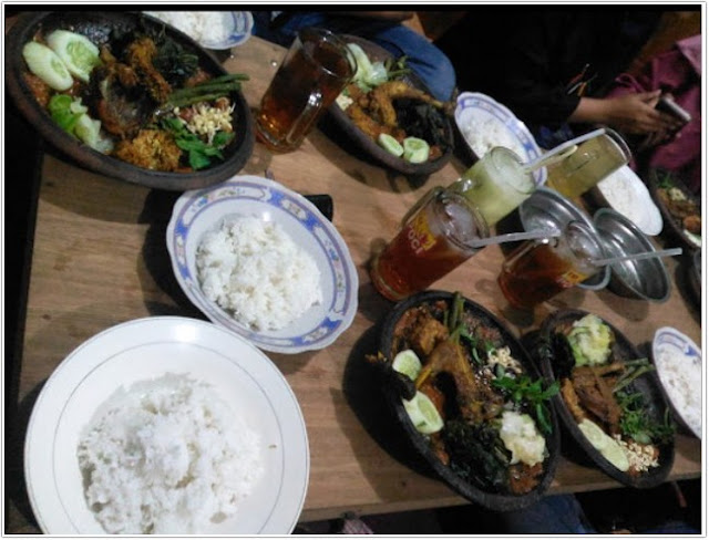 Lalapan Pak Basir Lalapan Pak Basir;10 Top Kuliner Lumajang
