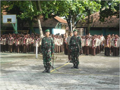 DANRAMIL 13/SUKODONO JADI IRUP UPACARA DI SMA N 1 SUKODONO