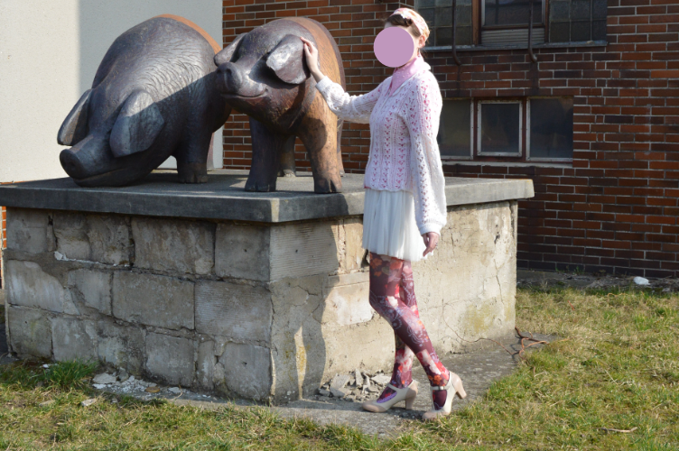 rural bucolic hameau a la reine chemise pigs statue