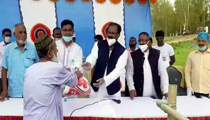 Distribution of PM's gifts among 1,200 unemployed people in Tangail টাঙ্গাইলে ১২’শত কর্মহীনদের মাঝে প্রধানমন্ত্রীর উপহার বিতরণ