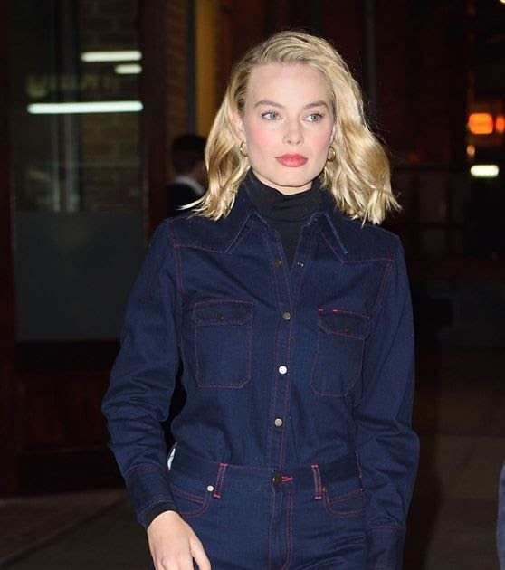 DC COMICS AND ARROWVERSE : Margot Robbie - Throwback Photos 2017