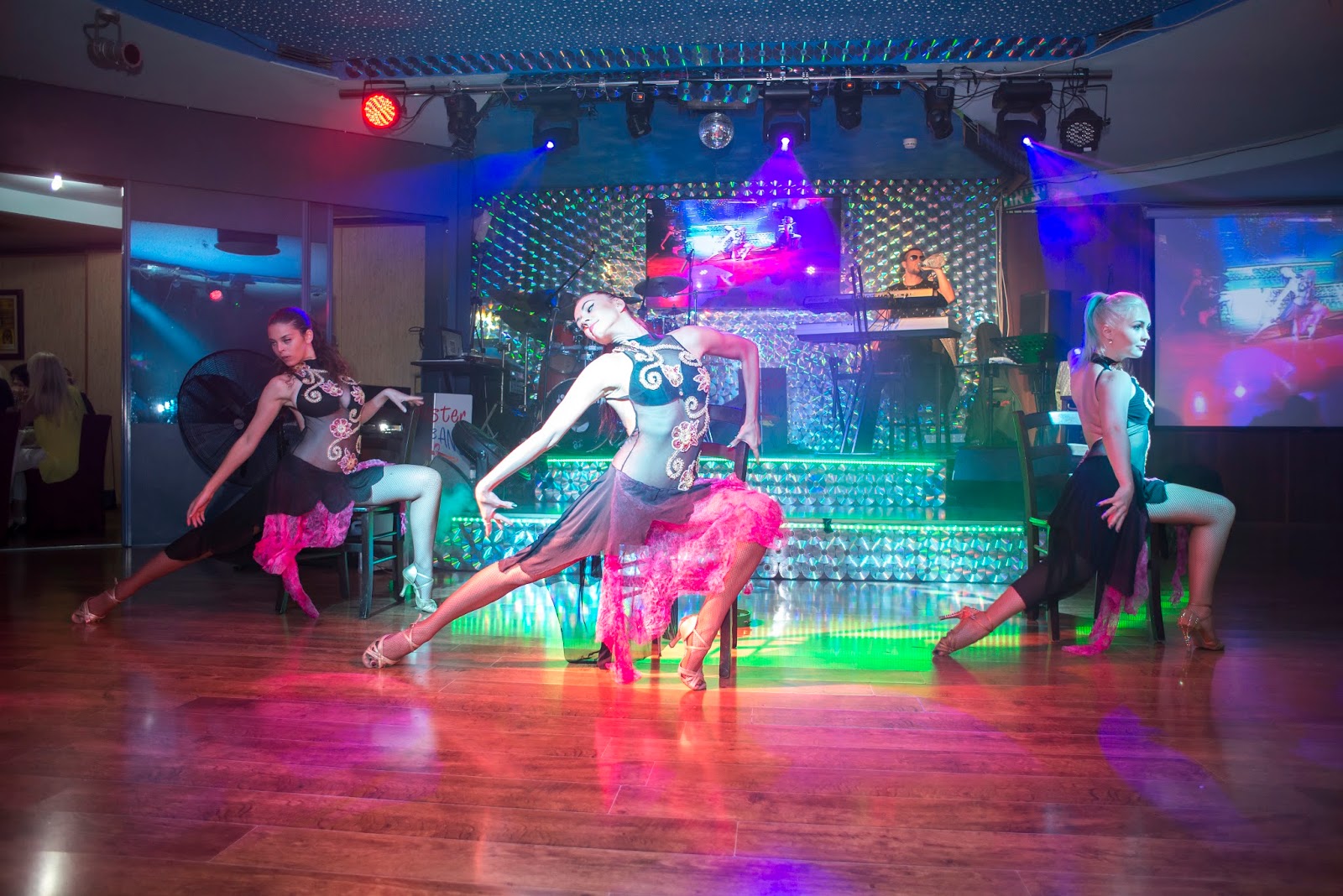 Шоу в ресторанах