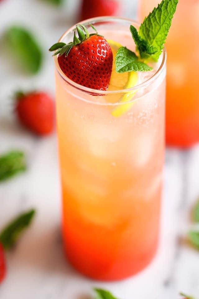 عصير فراولة وليمون فوار
