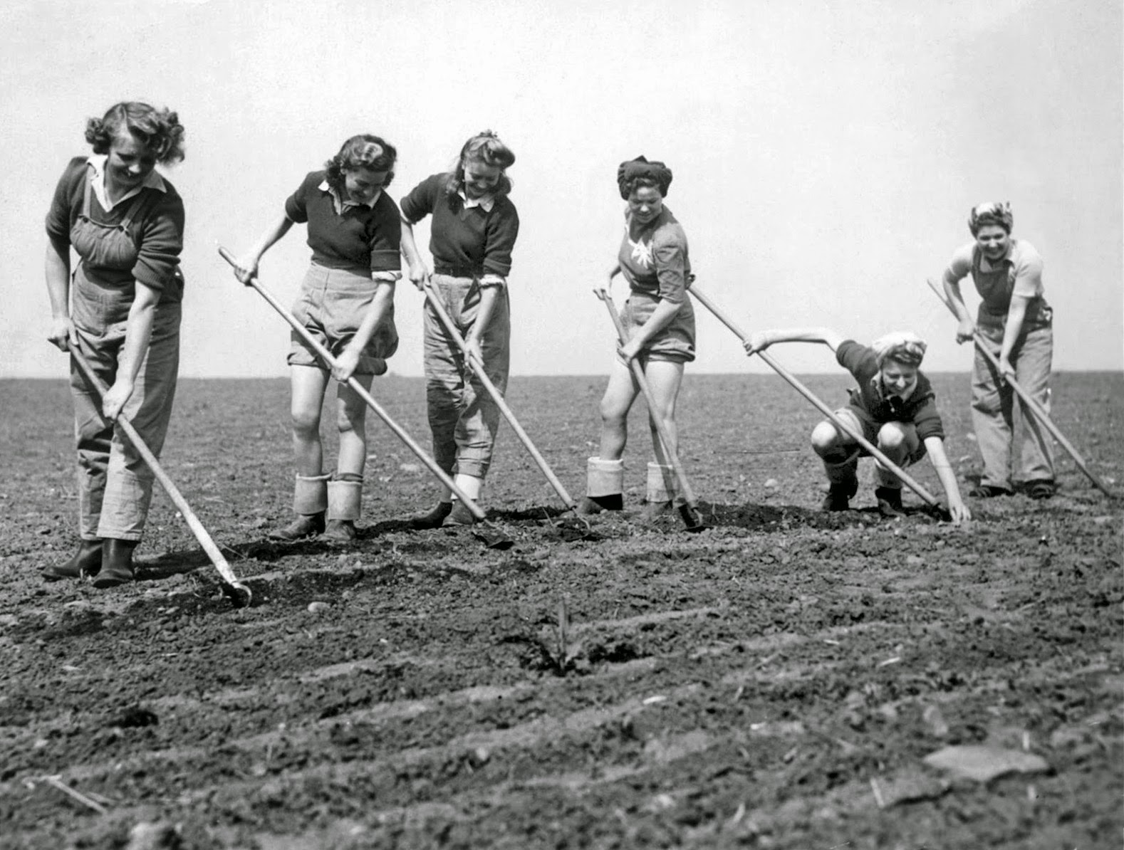 History in Photos Land Girls