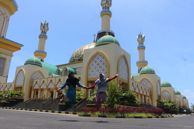Mengunjungi Masjid Hubbul Wathan Islamic Center
