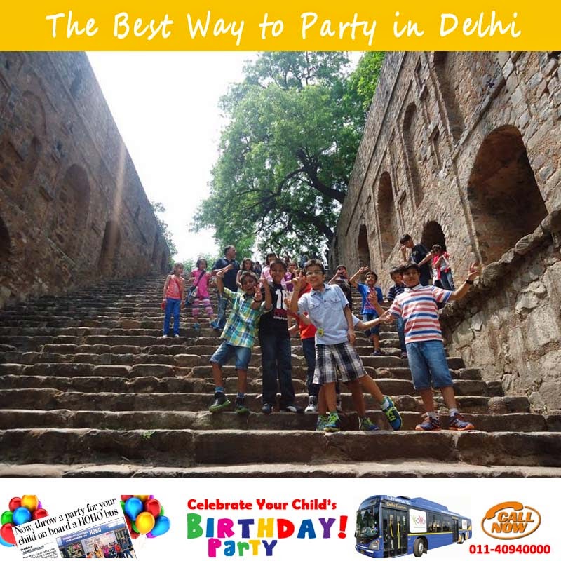 Images Celebrating Birthday party in HOHO Bus, Delhi | Delhi Darshan