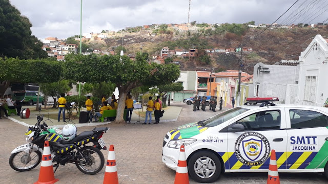 SMTT promove a segurança viária durante hasteamento da bandeira em Jacobina