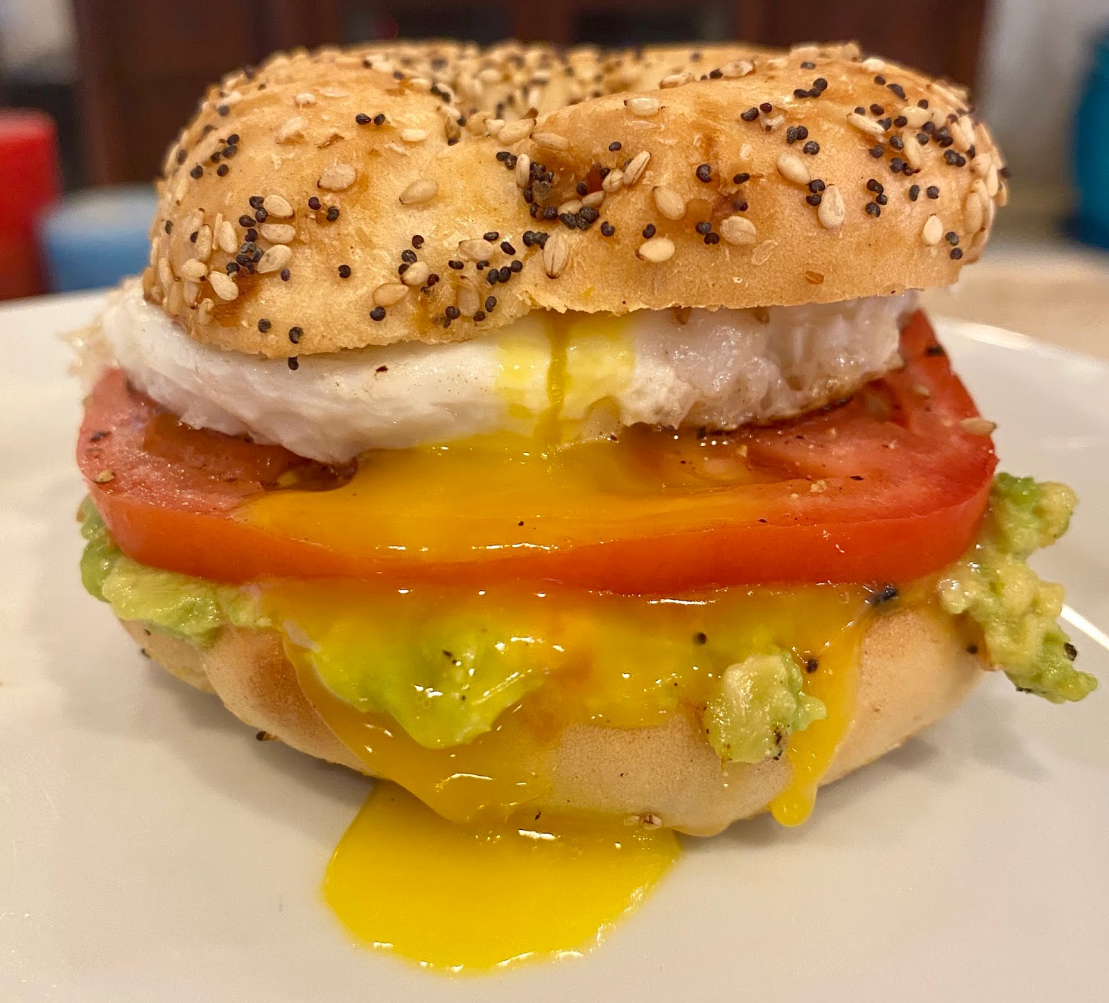 GREAT EATS HAWAII BAGEL WITH EGG, AVOCADO AND TOMATO