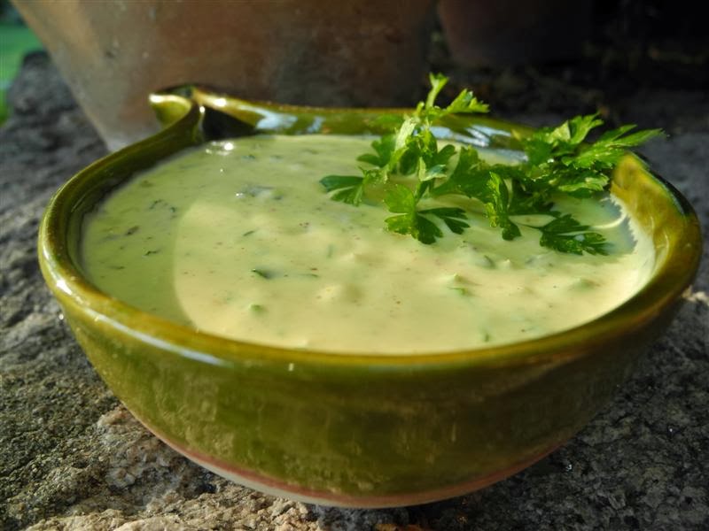Velouté d'asperges vertes et pommes de terre au chèvre frais