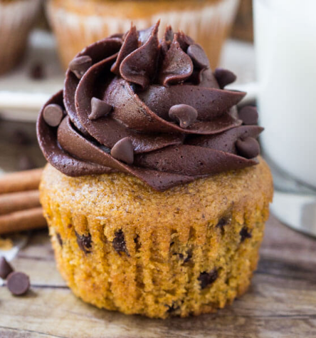 Pumpkin Chocolate Chip Cupcakes #desserts #cakes #easy #recipe #cupcakes Pumpkin Chocolate Chip Cupcakes #desserts #cakes #easy #recipe #cupcakes