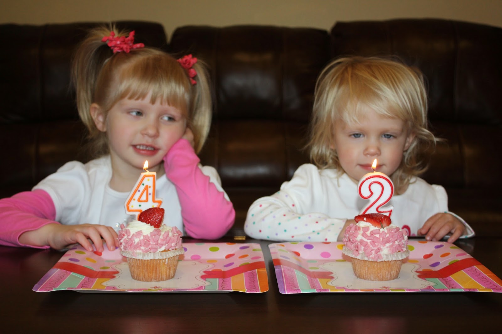2 года девочке. Фотосессия с ребенком 2 года. Фотосессия на 2 годика. Фотосессия на 2 годика. Конни роуз модель.