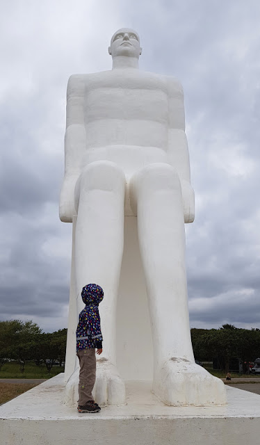 Unsere Ausflüge rund um Vejers. Unsere Kinder waren bei unserem Ausflug nach Esbjerg von den riesigen Skulpturen am Hafen beeindruckt.