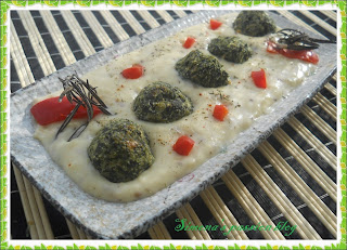 Chiftele de spanac in sos alb