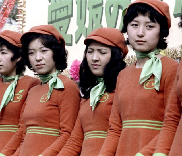 Vintage Tokyo Street Style: Ladies and Their Everyday Looks in the early 1970s - 3