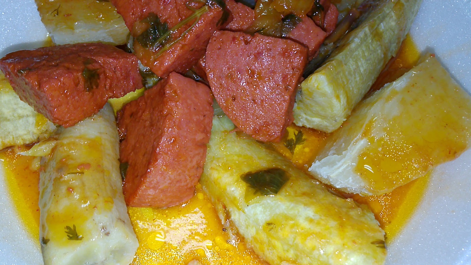 Cocina casera República Dominicana Salami guisado con víveres