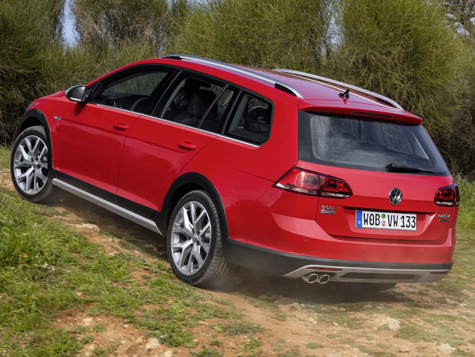 VW Golf Estate chega em três versões: R, GTD e Alltrack