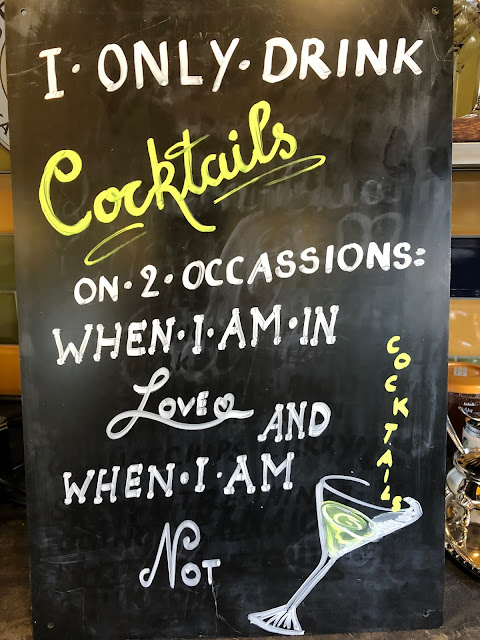 chalk board, cocktail quotes, Winter, CocktailNacht, Cocktails, hot drinks, Barkeeper, Horseboxbar, Bayern, 4Eck, Events, Garmisch-Partenkirchen, Restaurant, Cocktailparty, Uschi Glas, Frederik Nagies, Peter Laffin