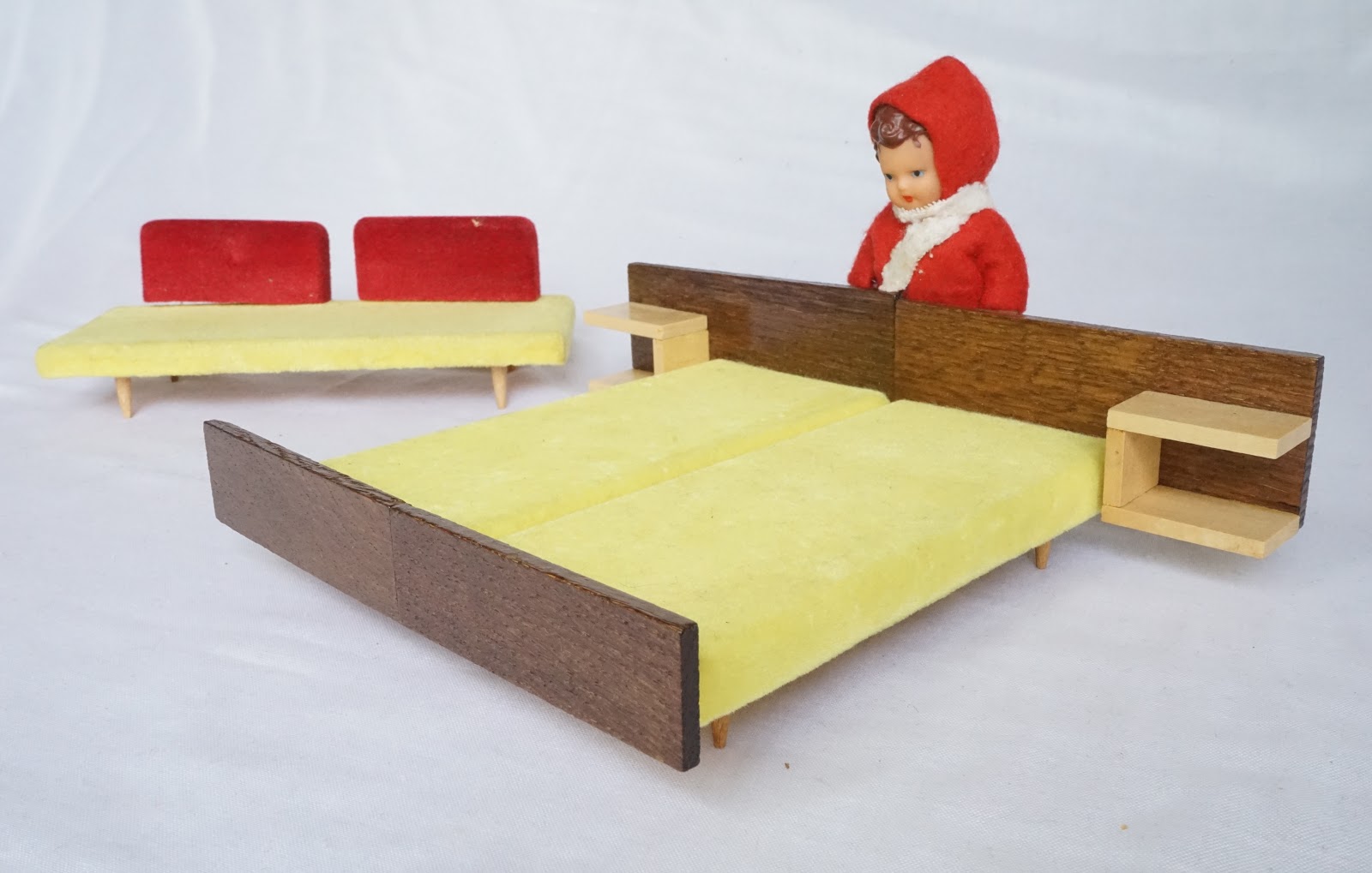 diePuppenstubensammlerin: Schlafzimmer - EMS - bedrooms