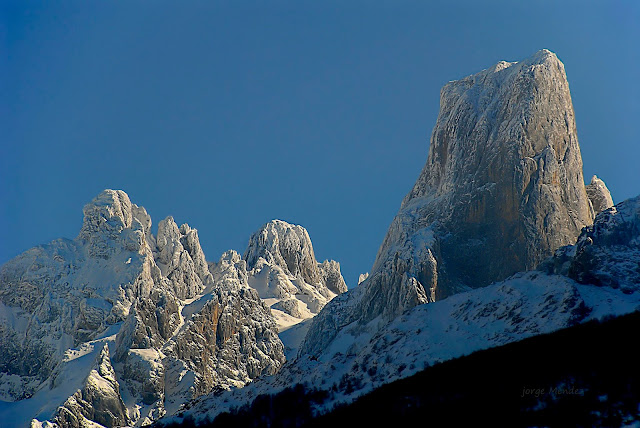 Macizo central Picos Europa. Torre Carnicioso, Torre del Oso, Torre de las Colladetas Parque Nacional Picos Europa