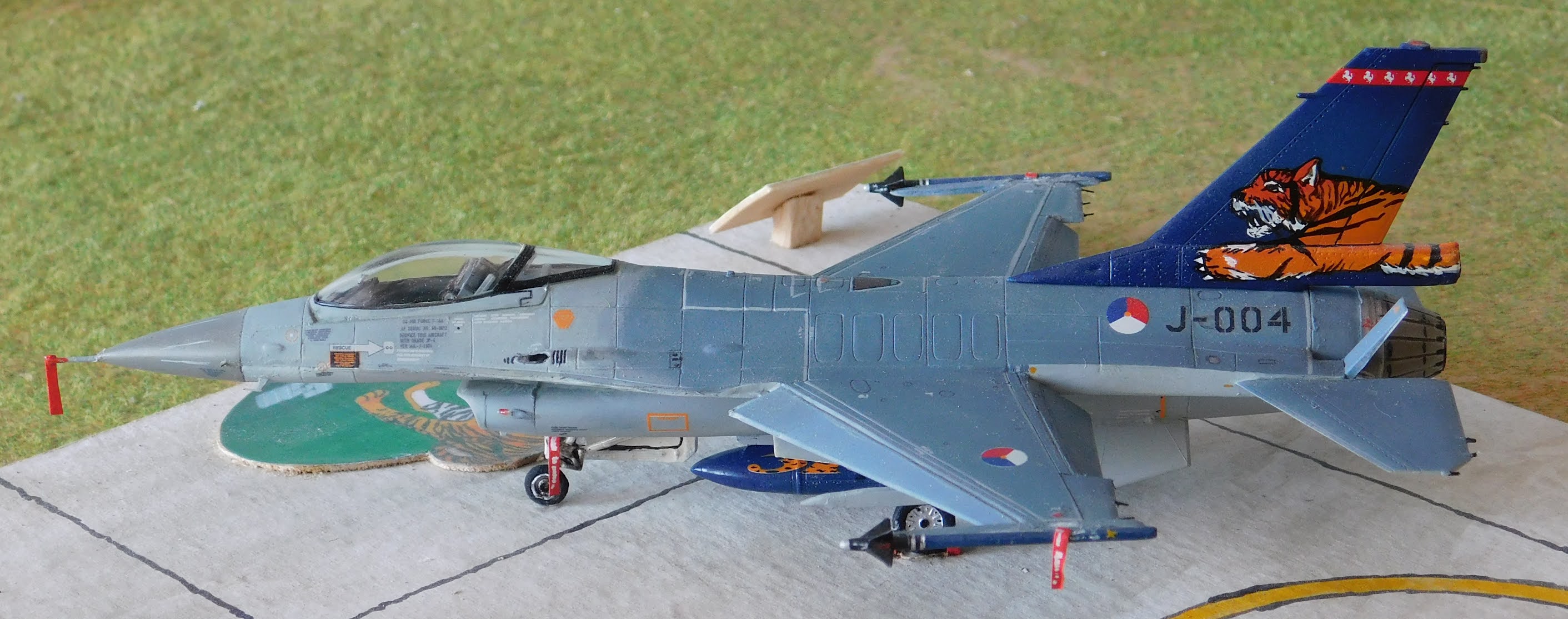 f 16 modellbau