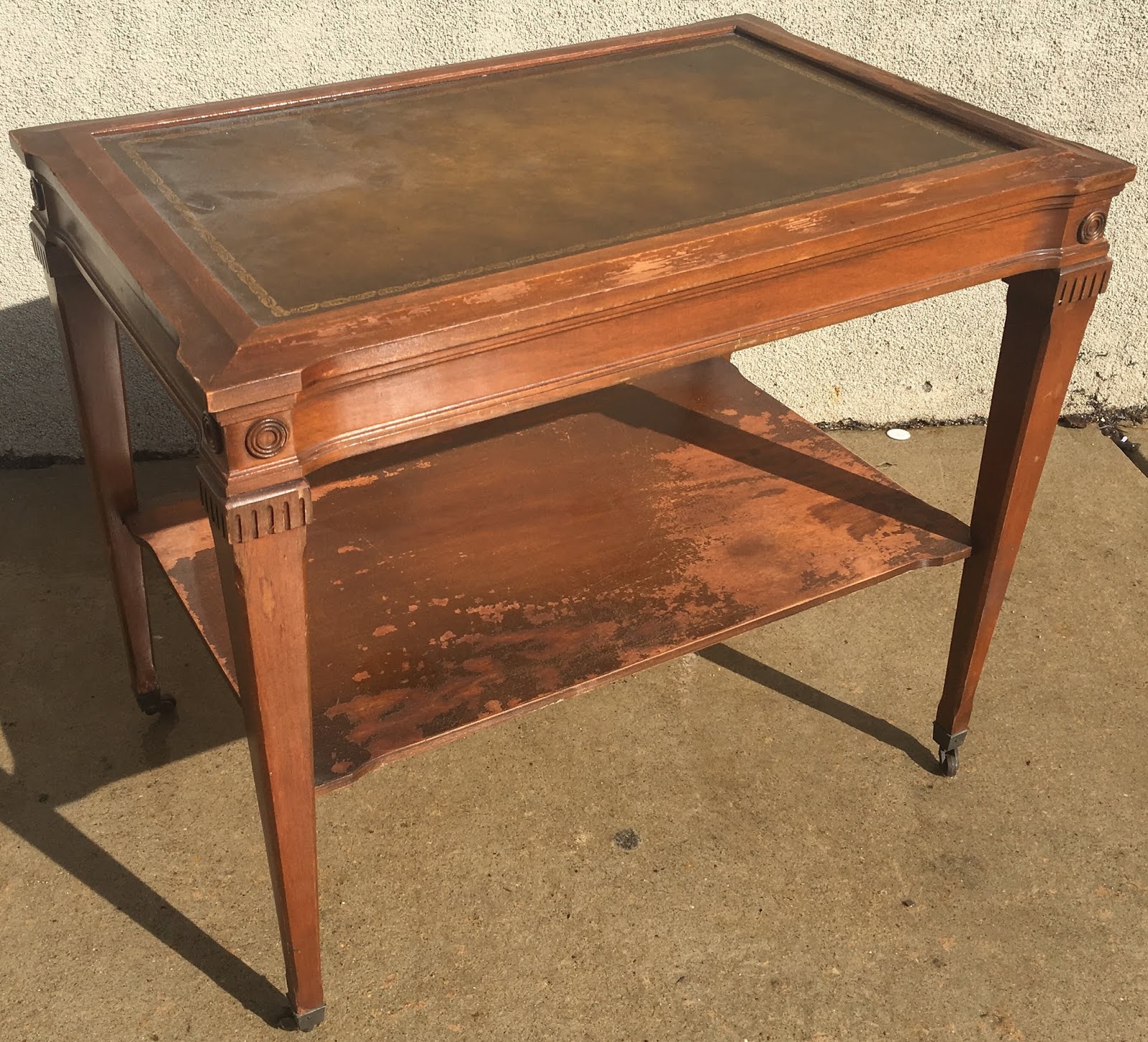 Uhuru Furniture & Collectibles Vintage End Table with Sheraton Tapered