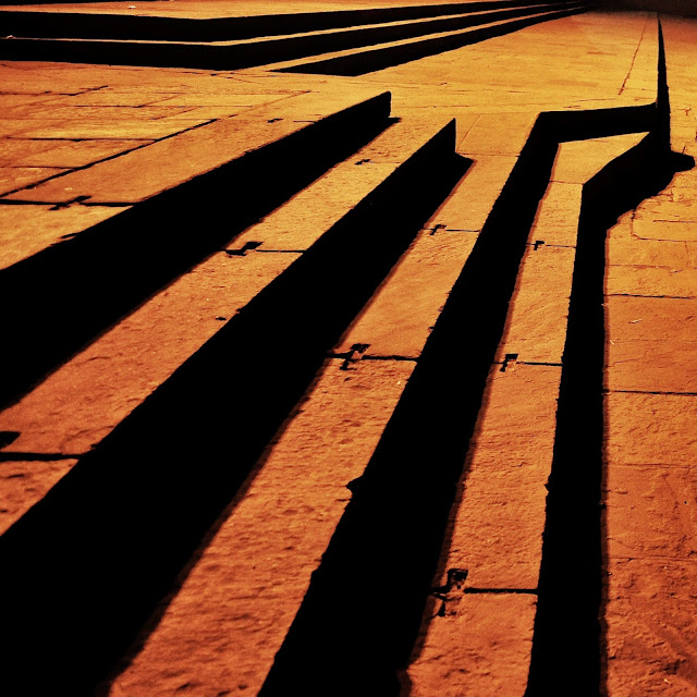 ghat steps varanasi streets street photography