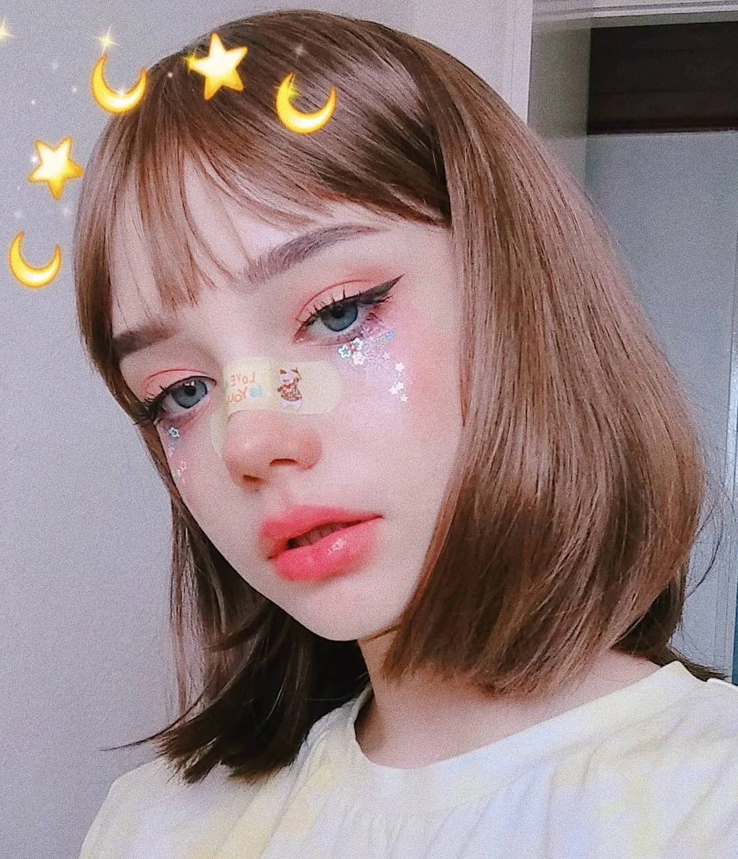 What is Egirl Style & How to Get the Look? Makeup Trend Dissection