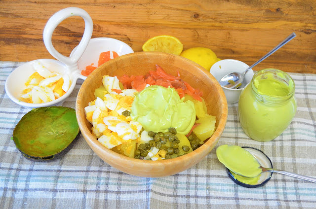 Ensalada De Patatas Con Salmón Ahumado Y Mayonesa De Aguacate
