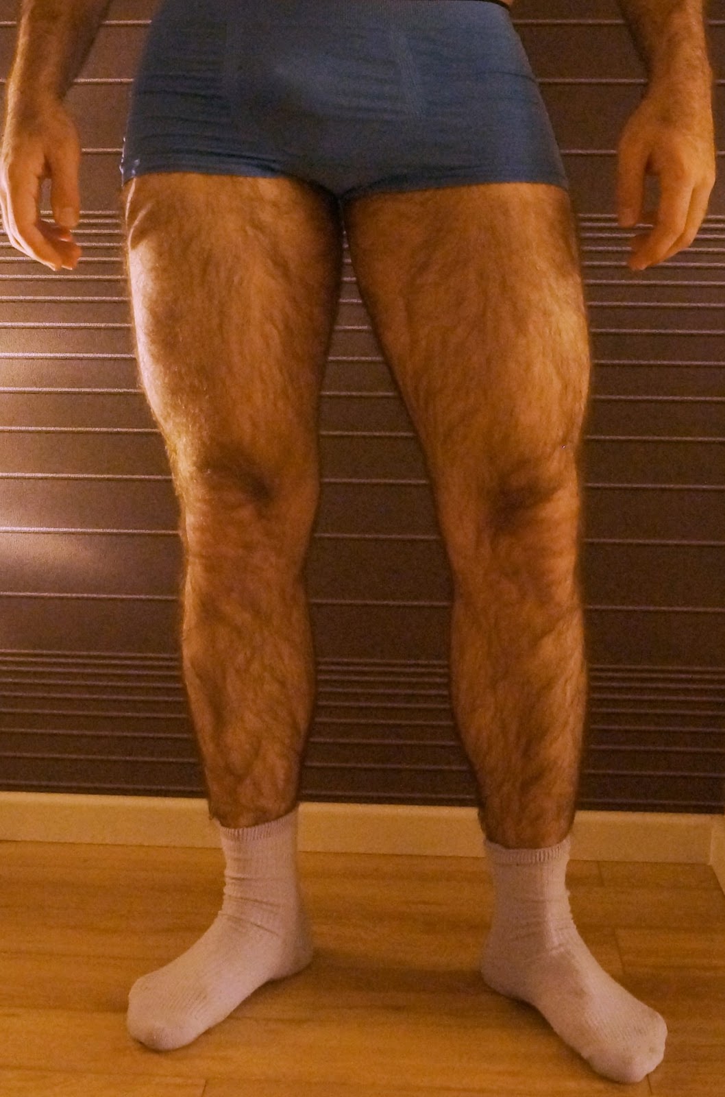 Нормальные мужские ноги