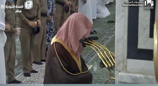 Imam Masjid Madinah Menangis Baca Doa, Shalat Witir Sampai Diulang 5 Kali