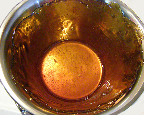Caramel coating in flan mold