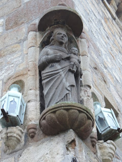 Landerneau - statue Sainte Anne