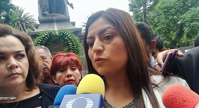 Claudia Rivera no descarta condonar impuestos a ciudadanos que tapen baches