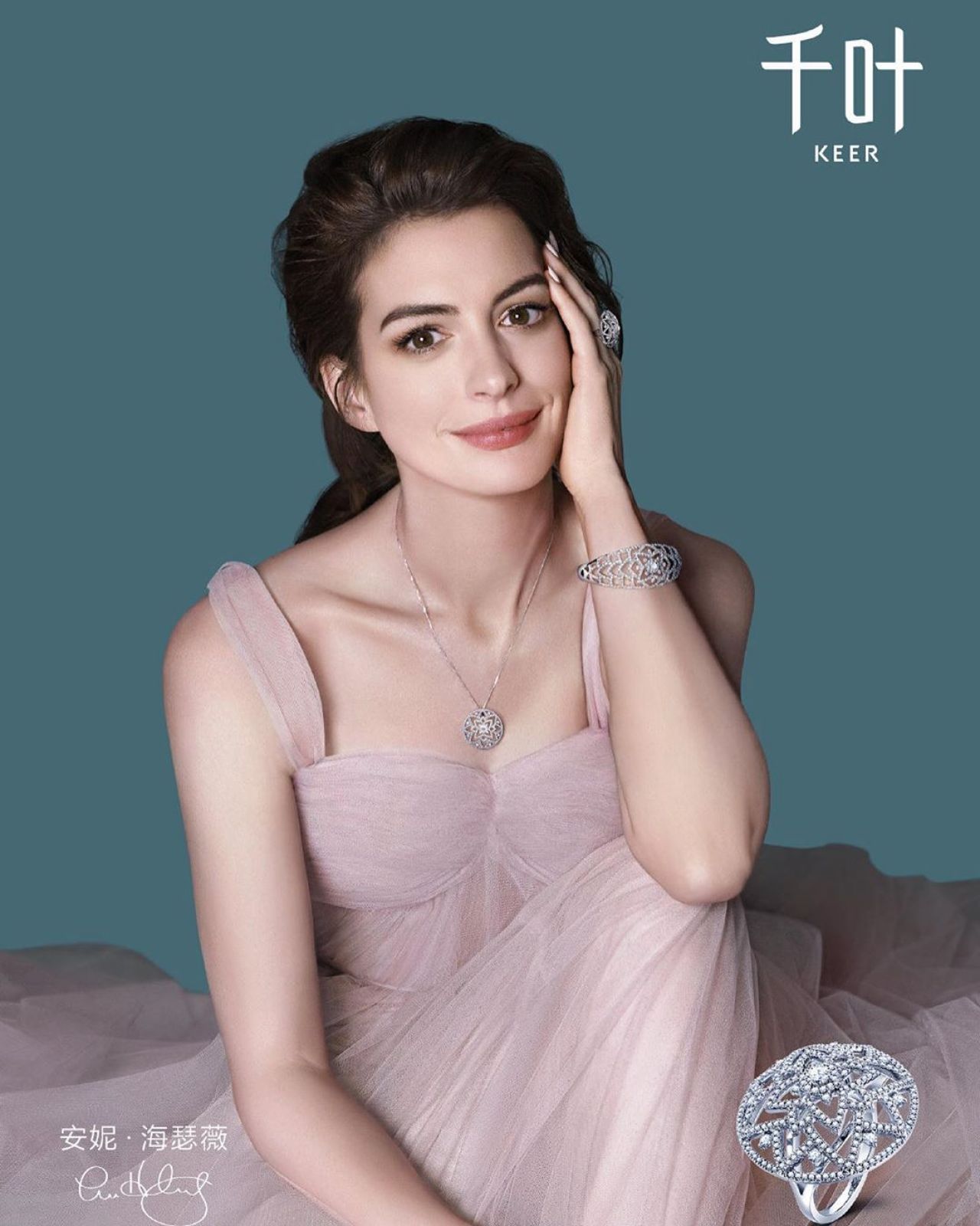 Anne Hathaway – Keer 2019 Campaign