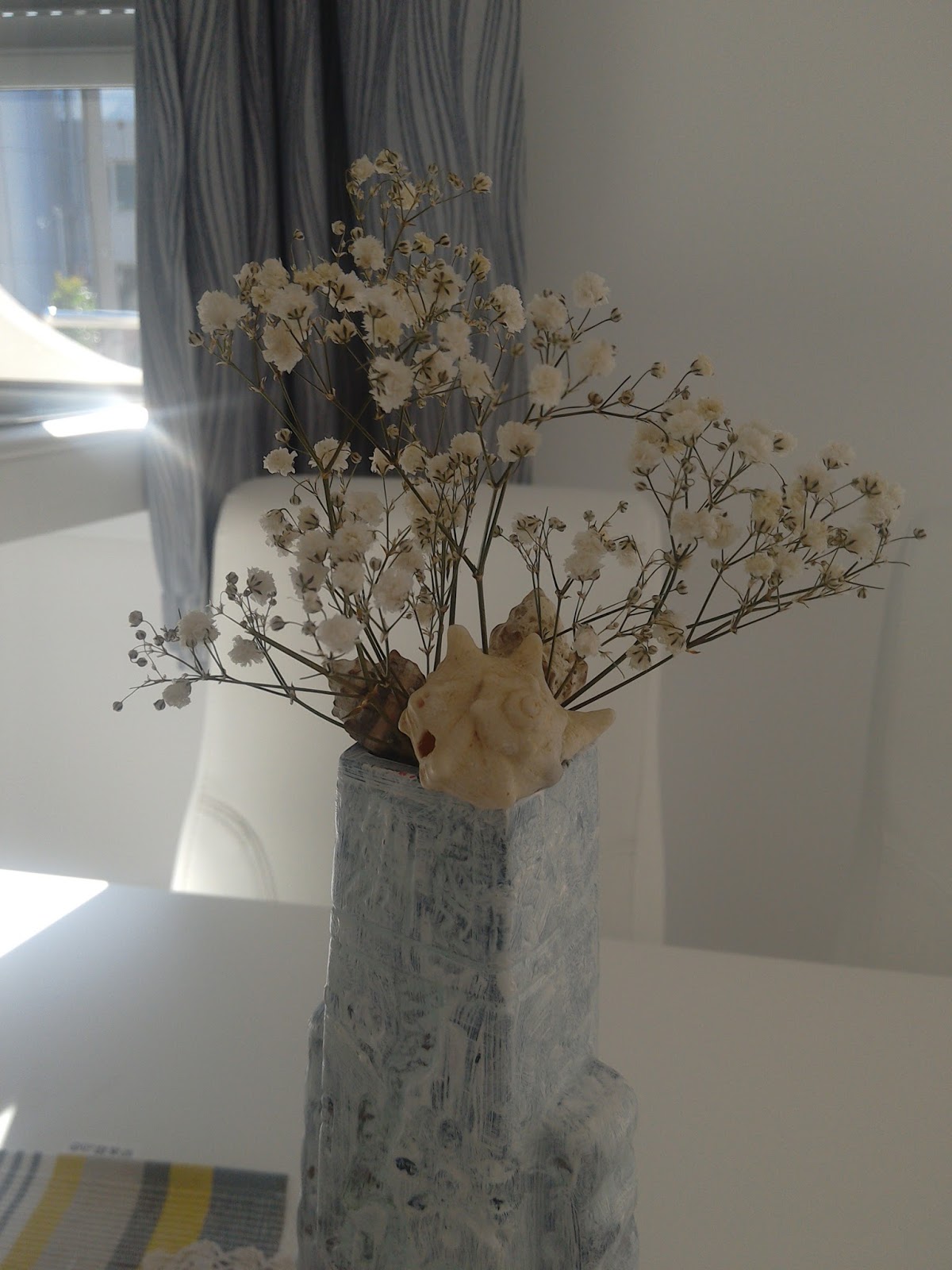 How to repaint a vase using acrylic paints ? (DIY project of the day