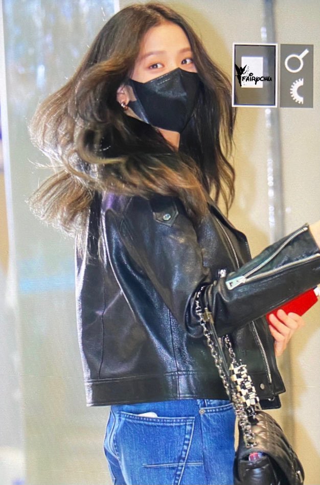 [연예] [사진]         오늘 공항출국한 귀여운 블랙핑크 로제와 지수 사진 모음 -  와이드섬