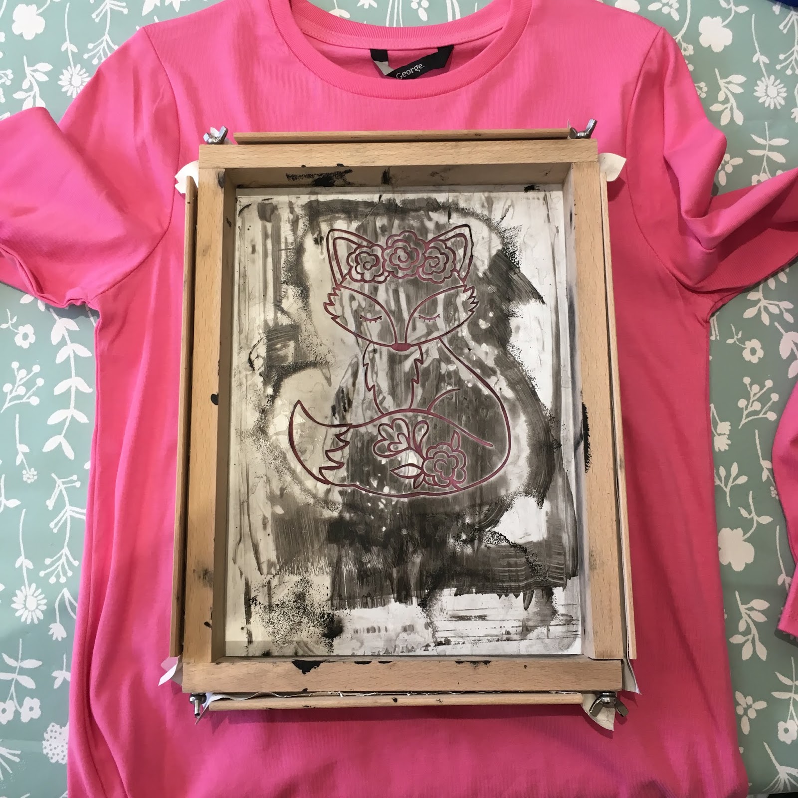 Silhouette UK How to Screen Print a Tshirt with the Silhouette Screen